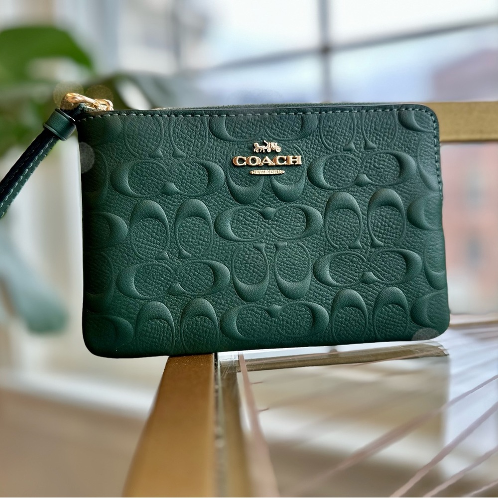 NWT Coach Embossed Matte Textured Forest Green Corner Zip Wristlet Signature C’s - Picture 4 of 11